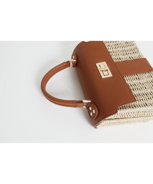 &. NOSTALGIA（アンドドットノスタルジア）の「ペーパー合皮バッグ（ハンドバッグ・レディース・キャメル/ブラック・FREE）」の11枚目の写真