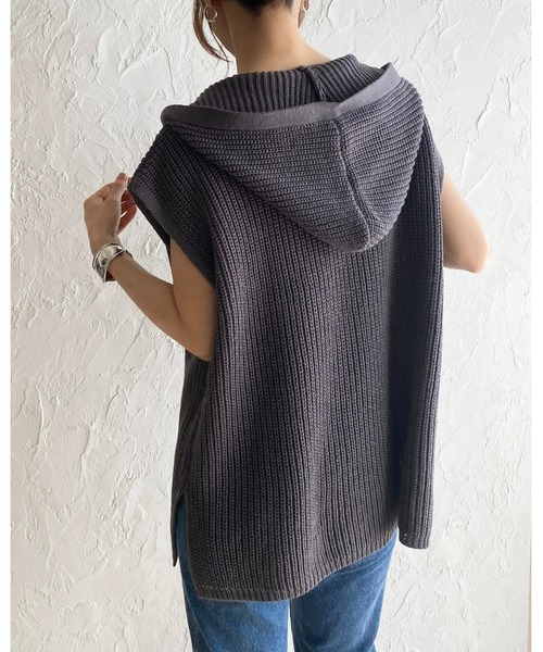 She's Closet（シーズクローゼット）の「オーバーサイズ深Vネック