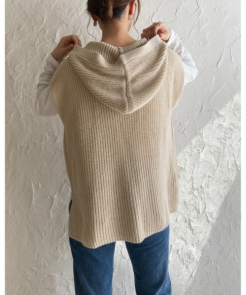 She's Closet（シーズクローゼット）の「オーバーサイズ深Vネック