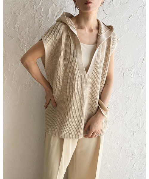 CHANEL フード付きニットベスト 黒とベージュ CHANEL フード付きニットベスト 黒とベージュ CHANEL フード付きニット