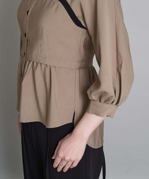 A de a.v.v(アードアー・ヴェ・ヴェ)の「レイヤードバイカラーブラウス(シャツ/ブラウス・レディース・ブラック/ベージュ・36/38)」の15枚目の写真