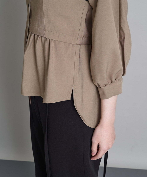 A de a.v.v(アードアー・ヴェ・ヴェ)の「レイヤードバイカラーブラウス(シャツ/ブラウス・レディース・ブラック/ベージュ・36/38)」の16枚目の写真