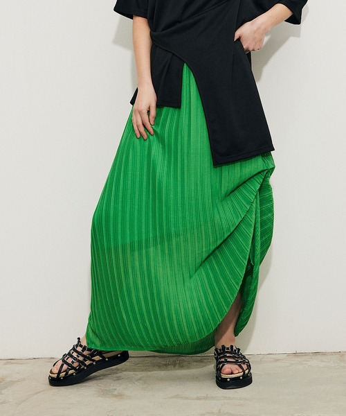 Maisones.（メゾネス）の「Hanging pleated Skirt | ハンギング