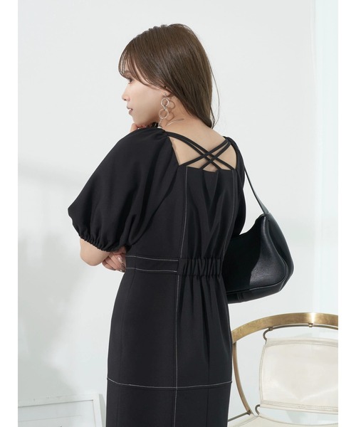 earth music&ecology(アースミュージックアンドエコロジー)の「配色ステッチパフスリーブワンピース(ワンピース・レディース・ブラック/サックスブルー/モカ・S/M)」の9枚目の写真