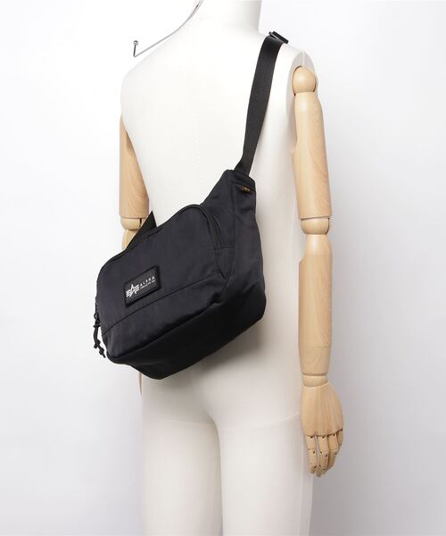 Alpha Industries（アルファインダストリーズ）の「ラウンドショルダーバッグ（ショルダーバッグ・メンズ・オリーブ/ブラック・FREE）」の19枚目の写真