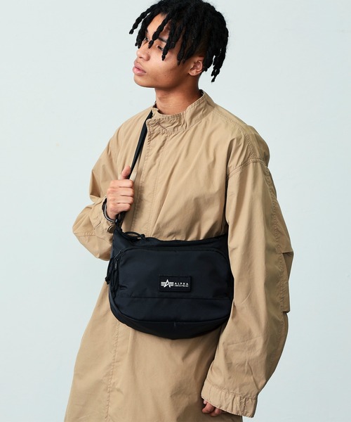 Alpha Industries（アルファインダストリーズ）の「ラウンドショルダーバッグ（ショルダーバッグ・メンズ・オリーブ/ブラック・FREE）」の5枚目の写真