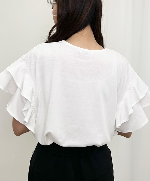 INGNI(イング)の「襟パール付き/袖フリル半袖Tシャツ(Tシャツ/カットソー・レディース・ブラック/オフホワイト/ブルー/マスタード・M)」の5枚目の写真
