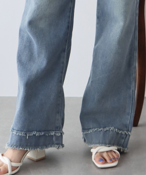 BLUEEAST(ブルーイースト)の「フリンジデニムパンツ(デニムパンツ・レディース・ブルー・SMALL/MEDIUM/LARGE)」の12枚目の写真