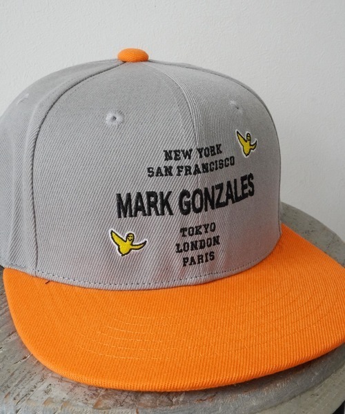 Mark Gonzales（マーク・ゴンザレス）の「【（What it isNt）ART BY MARKGONZALES / (ワットイットイズント) アートバイ マークゴンザレス 】 刺繍 フラット キャップ / BB CAP（キャップ・メンズ・ベージュ系1/ベージュ系2/グレー系1/ブラック系1/ブラック系2/オレンジ系2/その他2/その他1・FREE）」の4枚目の写真