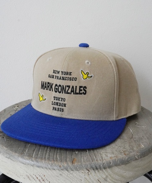 Mark Gonzales（マーク・ゴンザレス）の「【（What it isNt）ART BY MARKGONZALES / (ワットイットイズント) アートバイ マークゴンザレス 】 刺繍 フラット キャップ / BB CAP（キャップ・メンズ・ベージュ系1/ベージュ系2/グレー系1/ブラック系1/ブラック系2/オレンジ系2/その他2/その他1・FREE）」の5枚目の写真