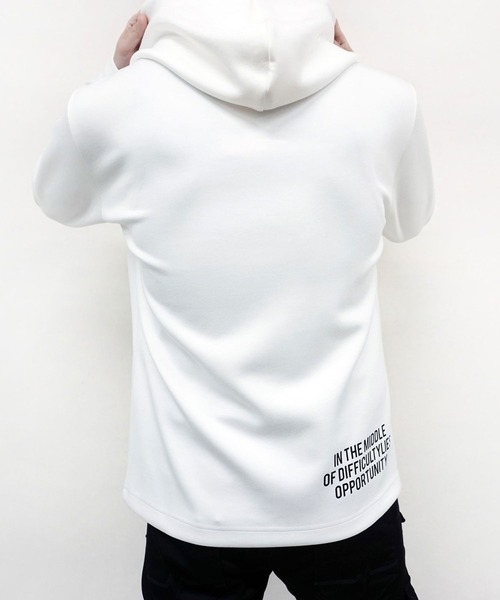 HIDEAWAYS NICOLE（ハイダウェイニコル）の「【WEB限定商品】ダンボールロゴプルオーバーパーカー（パーカー・メンズ・レッド/チェック/モカ/オフホワイト/ブラック・MEDIUM/LARGE/X-LARGE）」の18枚目の写真