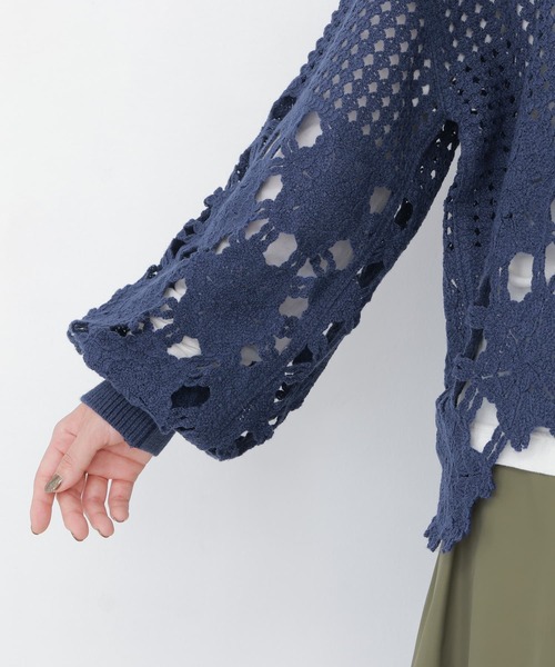 somari imagination（ソマリ イマジネーション）の「『透かし編みデザインニットカーディガン』（カーディガン/ボレロ・レディース・ホワイト/ネイビー・FREE）」の10枚目の写真