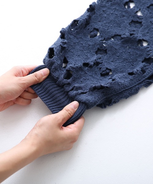 somari imagination（ソマリ イマジネーション）の「『透かし編みデザインニットカーディガン』（カーディガン/ボレロ・レディース・ホワイト/ネイビー・FREE）」の16枚目の写真