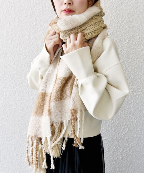 SHIPS（シップス）の「* ニット コンビ チェック ストール 23AW ◇（ストール/ショール・レディース・ベージュ/ダークグレー/ライトグレー/グリーン・ONE SIZE）」の3枚目の写真