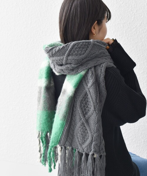 SHIPS（シップス）の「* ニット コンビ チェック ストール 23AW ◇（ストール/ショール・レディース・ベージュ/ダークグレー/ライトグレー/グリーン・ONE SIZE）」の4枚目の写真