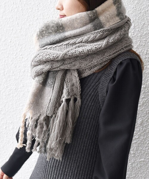 SHIPS（シップス）の「* ニット コンビ チェック ストール 23AW ◇（ストール/ショール・レディース・ベージュ/ダークグレー/ライトグレー/グリーン・ONE SIZE）」の2枚目の写真