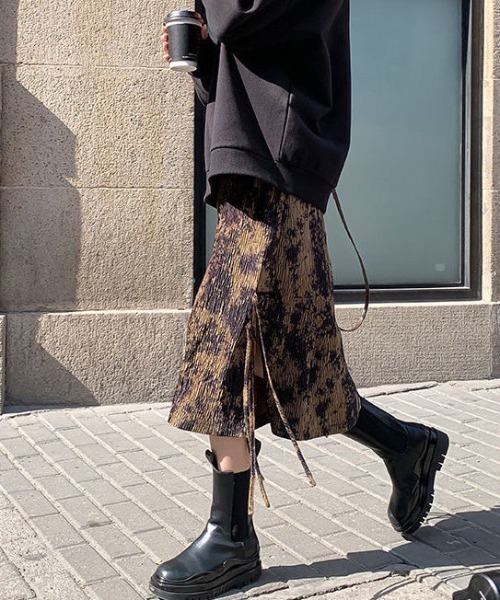美品✨イッセイミヤケ　ネイビーとホワイトのタイダイ柄スカート ISSEY MIYAKE(イッセイミヤケ) プリーツミニスカートIM02FG922