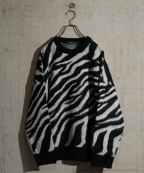 JOHN'S CLOSET(ジョンズクローゼット)の「【50】ダブルジャガード モヘアライク マルチパターン オーバーサイズ ニット(ニット/セーター・メンズ・ブラック系その他/ブラック系その他6/ホワイト系その他4/ホワイト系その他3/ブラック系その他2/ベージュ系その他2/ブラウン系その他2/ブラウン系その他5/マスタード/ベージュ/ブラック系その他3/ベージュ系その他3/ブラック系その他5/ベージュ系その他6/ホワイト系その他/ホワイト/チャコールグレー/ブラック/グレー系その他4/ワイン・LARGE/MEDIUM)」の2枚目の写真