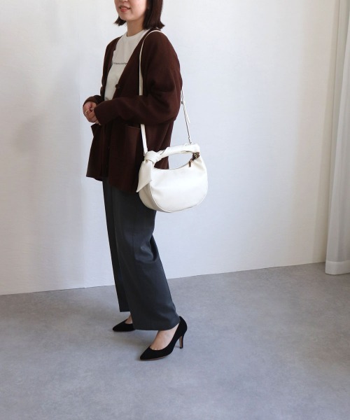 MIAN （ミアン）の「ツイストハンドル2wayショルダーバッグ（ショルダーバッグ・レディース・アイボリー/ブラウン/サックスブルー/ブラック・FREE）」の12枚目の写真