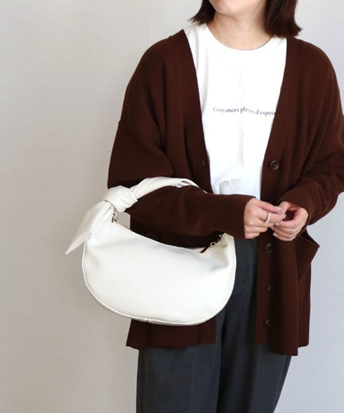 MIAN （ミアン）の「ツイストハンドル2wayショルダーバッグ（ショルダーバッグ・レディース・アイボリー/ブラウン/サックスブルー/ブラック・FREE）」の11枚目の写真