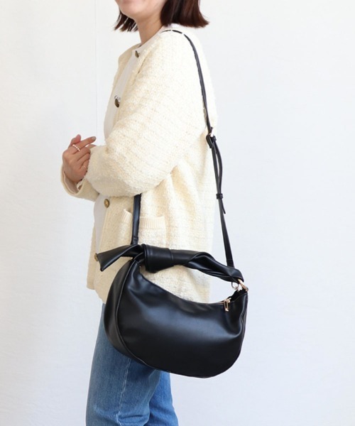 MIAN （ミアン）の「ツイストハンドル2wayショルダーバッグ（ショルダーバッグ・レディース・アイボリー/ブラウン/サックスブルー/ブラック・FREE）」の6枚目の写真