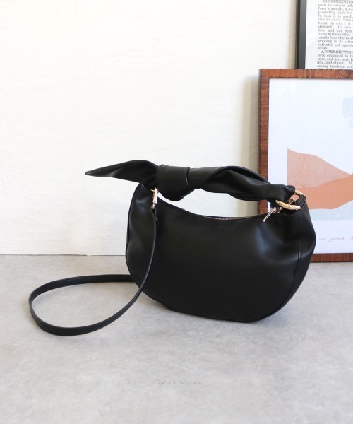 MIAN （ミアン）の「ツイストハンドル2wayショルダーバッグ（ショルダーバッグ・レディース・アイボリー/ブラウン/サックスブルー/ブラック・FREE）」の8枚目の写真