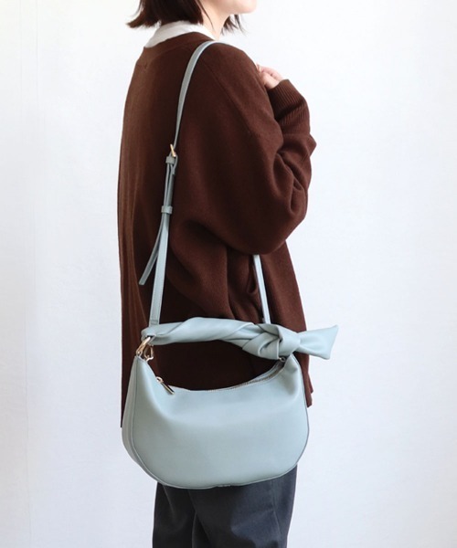 MIAN （ミアン）の「ツイストハンドル2wayショルダーバッグ（ショルダーバッグ・レディース・アイボリー/ブラウン/サックスブルー/ブラック・FREE）」の18枚目の写真