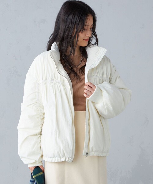 ⭐  ⭐ ホワイトダウンジャケット SHIPS（シップス）の「タフタ ギャザー デザイン ショート ダウン