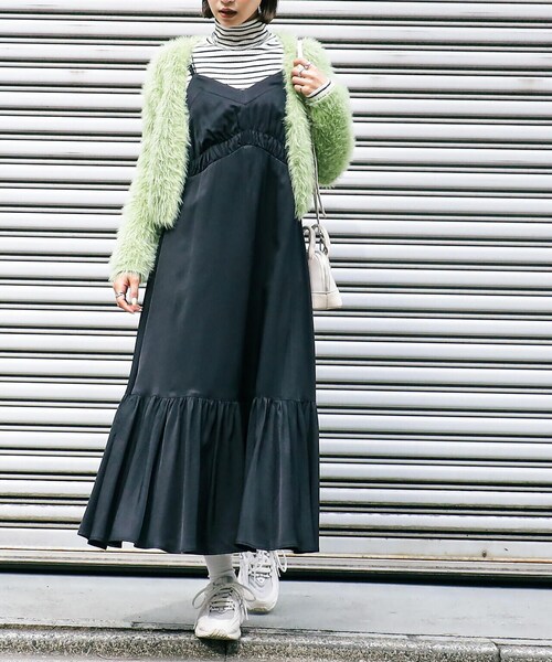 FREE'S MART（フリーズマート）の「◆ヴィンテージサテンバックリボンキャミワンピース（ワンピース・レディース・ブラック/ブルー/ベージュ・MEDIUM/SMALL）」の11枚目の写真