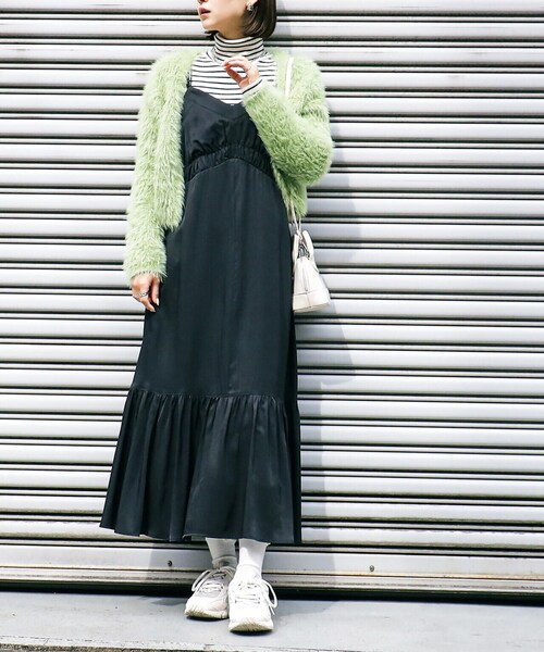 FREE'S MART（フリーズマート）の「◆ヴィンテージサテンバックリボンキャミワンピース（ワンピース・レディース・ブラック/ブルー/ベージュ・MEDIUM/SMALL）」の13枚目の写真