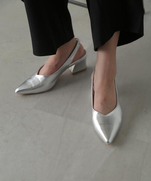 FREE'S MART（フリーズマート）の「◆バッグスリングパンプス（パンプス・レディース・ベージュ/ホワイト/シルバー・MEDIUM/SMALL）」の18枚目の写真