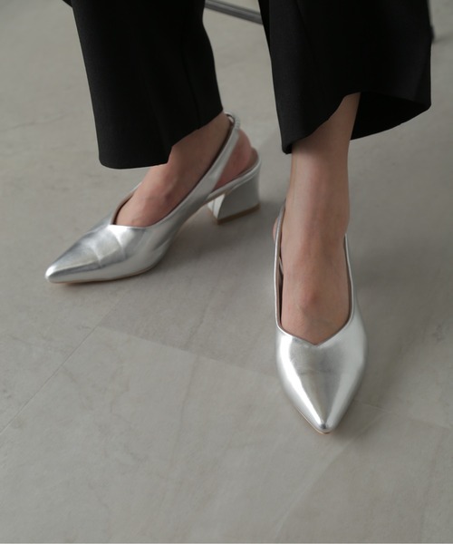 FREE'S MART（フリーズマート）の「◆バッグスリングパンプス（パンプス・レディース・ベージュ/ホワイト/シルバー・MEDIUM/SMALL）」の3枚目の写真
