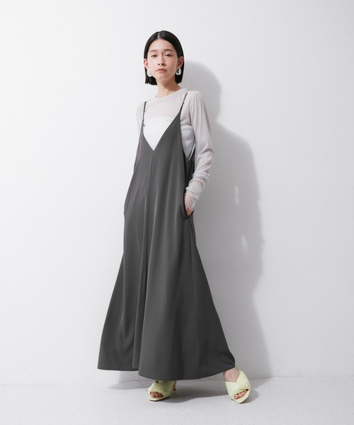 ADAM ET ROPE'（アダムエロペ）の「【サステナブル】バックストラップキャミワンピース（ワンピース・レディース・スミクロ/イエロー系その他2・FREE）」の3枚目の写真