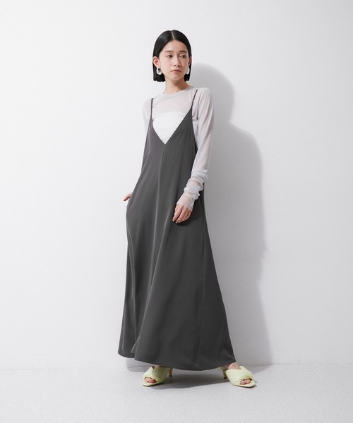 ADAM ET ROPE'（アダムエロペ）の「【サステナブル】バックストラップキャミワンピース（ワンピース・レディース・スミクロ/イエロー系その他2・FREE）」の4枚目の写真