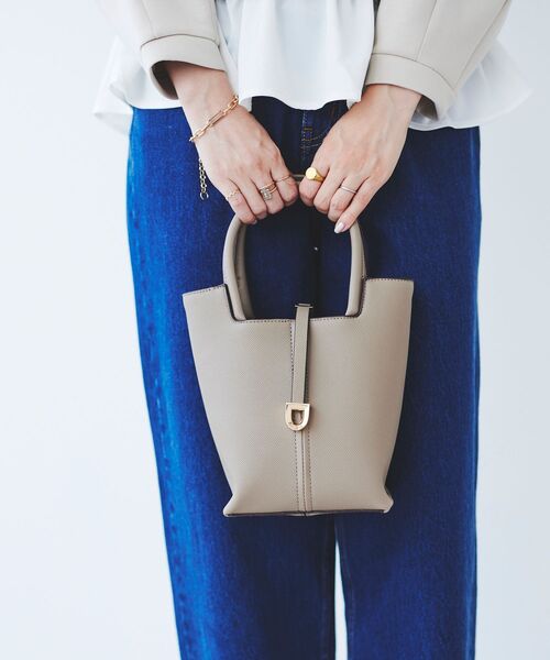 le.coeur blanc（ルクールブラン）の「ベルト付ショルダーBAG（ショルダーバッグ・レディース・ブラウン系その他3/グレイッシュベージュ・FREE）」の4枚目の写真