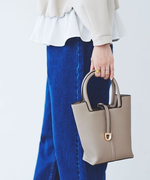 le.coeur blanc（ルクールブラン）の「ベルト付ショルダーBAG（ショルダーバッグ・レディース・ブラウン系その他3/グレイッシュベージュ・FREE）」の5枚目の写真