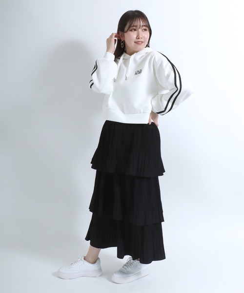 CECIL McBEE（セシルマクビー）の「CECIL McBEE（セシルマクビー）ワンポイントロゴ サイドライン スウェットパーカー レディース/プルオーバートップス/フーディー（パーカー・レディース・オフホワイト/ブラック・M/L）」の10枚目の写真
