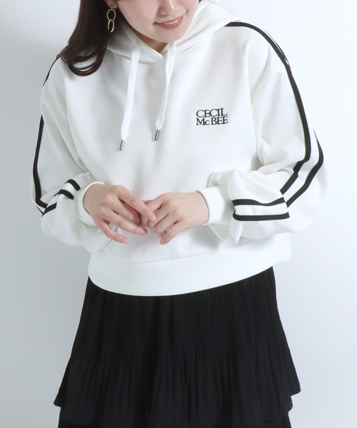 CECIL McBEE（セシルマクビー）の「CECIL McBEE（セシルマクビー）ワンポイントロゴ サイドライン スウェットパーカー レディース/プルオーバートップス/フーディー（パーカー・レディース・オフホワイト/ブラック・M/L）」の4枚目の写真