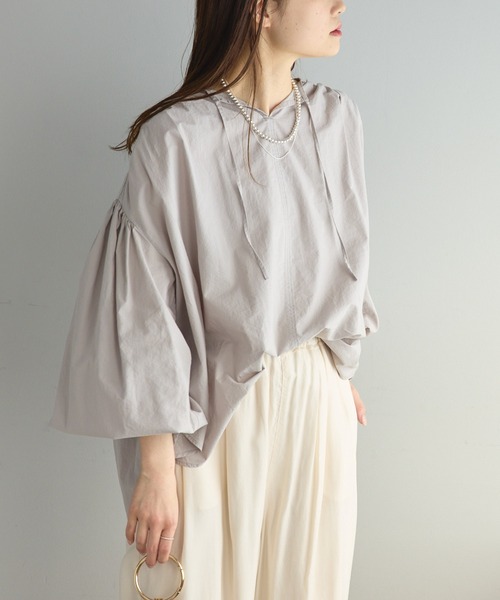 PUAL CE CIN（ピュアルセシン）の「タイプライタースキッパーブラウス（シャツ/ブラウス・レディース・グレイッシュベージュ/オフホワイト・FREE）」の10枚目の写真