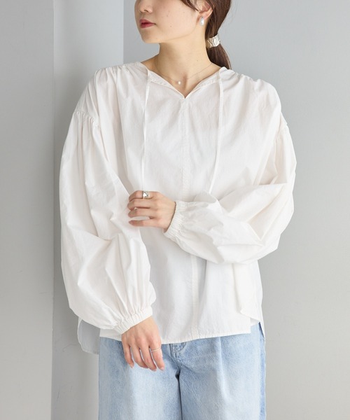 PUAL CE CIN（ピュアルセシン）の「タイプライタースキッパーブラウス（シャツ/ブラウス・レディース・グレイッシュベージュ/オフホワイト・FREE）」の6枚目の写真