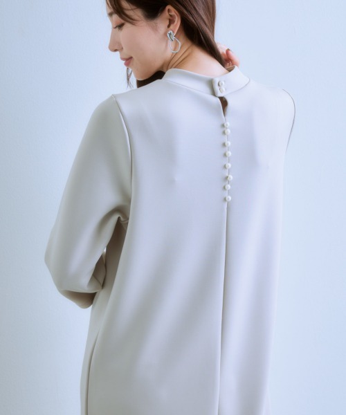 7days Life Styling(セブンデイズライフスタイリング)の「後パールビジューワンピース(きれいめダンボール素材)(ワンピース・レディース・グレイッシュベージュ/ブラック・S/M/L/LL)」の9枚目の写真