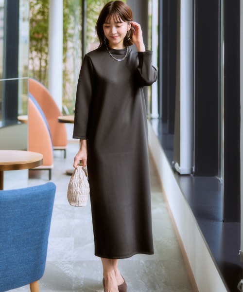 7days Life Styling(セブンデイズライフスタイリング)の「後パールビジューワンピース(きれいめダンボール素材)(ワンピース・レディース・グレイッシュベージュ/ブラック・S/M/L/LL)」の11枚目の写真