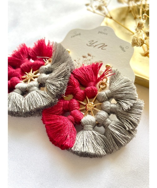 tone（トーン）の「【YM】ツートン×タッセルチャーム　サージカルステンレス(MA)（チャーム・レディース・レッド・FREE）」の2枚目の写真