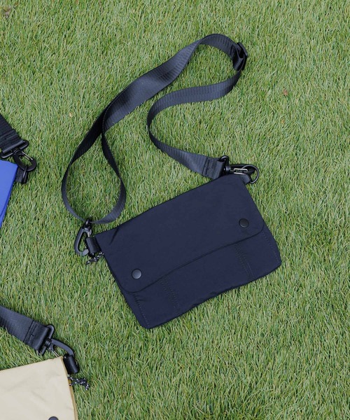LAKOLE（ラコレ）の「リップルサコッシュ / 110646（ショルダーバッグ・メンズ・ブルー/ブラック/ベージュ・FREE）」の20枚目の写真