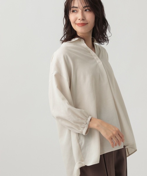 Elura（エルーラ）の「アイロンいらずリネンライクブラウス（Tシャツ/カットソー・レディース・ホワイト/ブラック/グレイッシュベージュ・FREE）」の2枚目の写真