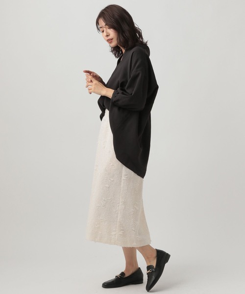 Elura（エルーラ）の「アイロンいらずリネンライクブラウス（Tシャツ/カットソー・レディース・ホワイト/ブラック/グレイッシュベージュ・FREE）」の4枚目の写真