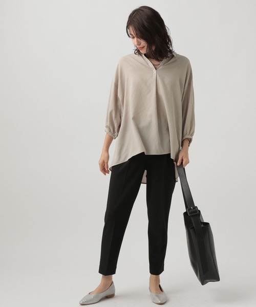 Elura（エルーラ）の「アイロンいらずリネンライクブラウス（Tシャツ/カットソー・レディース・ホワイト/ブラック/グレイッシュベージュ・FREE）」の6枚目の写真