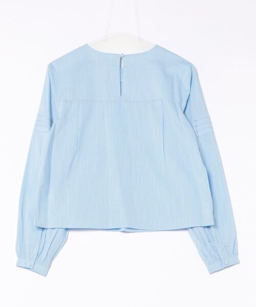 BENETTON (UNITED COLORS OF BENETTON)（ベネトンユナイテッドカラーズオブベネトン）の「プリーツ入りパフスリーブバックボタン長袖ブラウス（シャツ/ブラウス・レディース・ライトブルー/ホワイト・XX-SMALL/X-SMALL/SMALL/MEDIUM）」の3枚目の写真