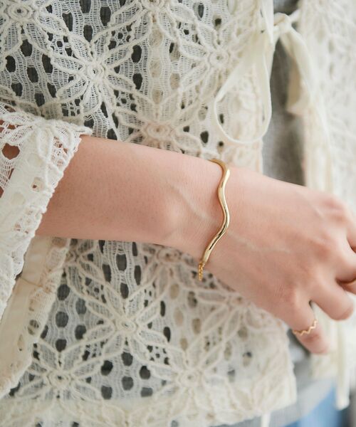 le.coeur blanc（ルクールブラン）の「カーブラインマグネットブレスレット（ブレスレット・レディース・ゴールド/シルバー・FREE）」の3枚目の写真