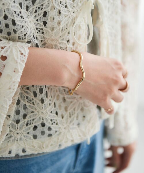 le.coeur blanc（ルクールブラン）の「カーブラインマグネットブレスレット（ブレスレット・レディース・ゴールド/シルバー・FREE）」の4枚目の写真